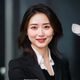 美女直播平台CEO林晓峰头像，商务正装，自信笑容